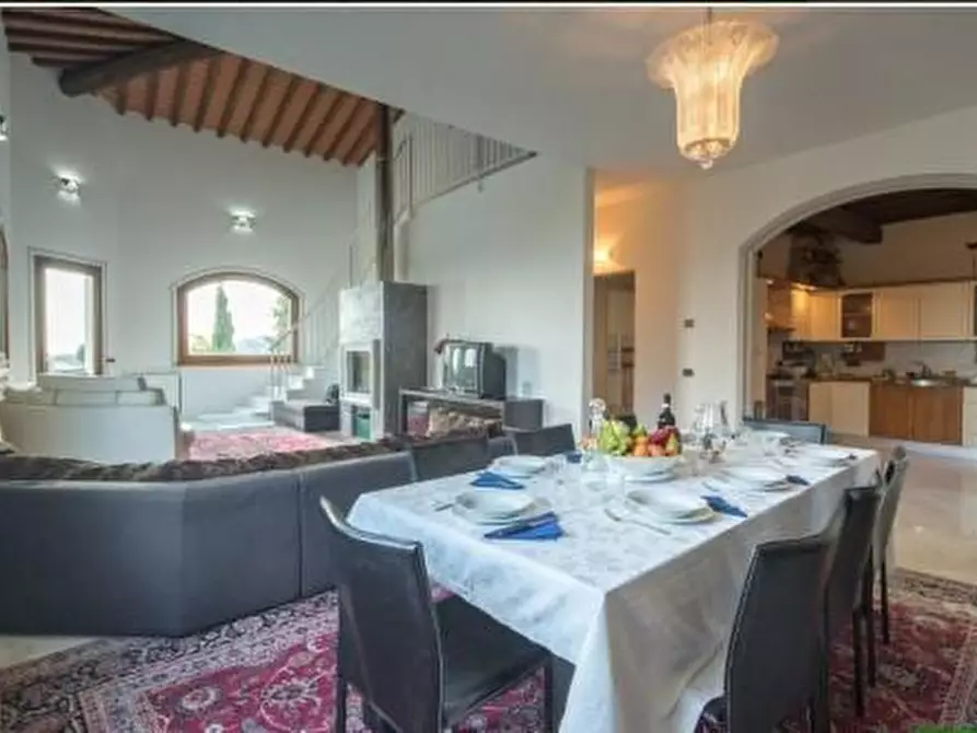 Immagine 5 di Villa in vendita  a Pescia