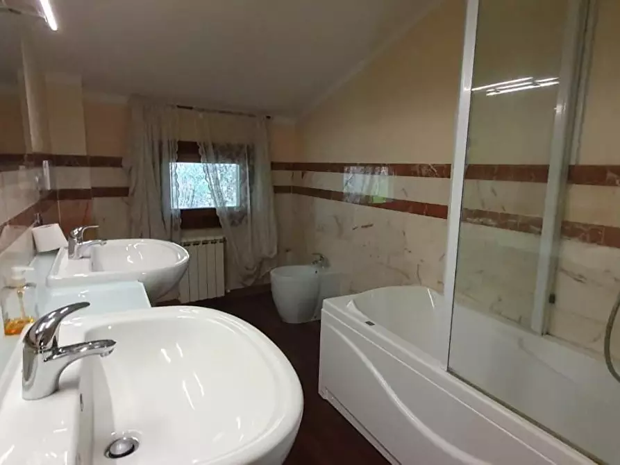 Immagine 33 di Villa in vendita  a Pescia