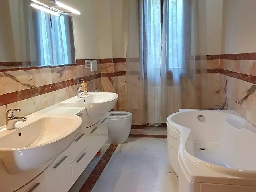 Immagine 38 di Villa in vendita  a Pescia