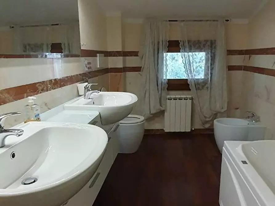 Immagine 31 di Villa in vendita  a Pescia