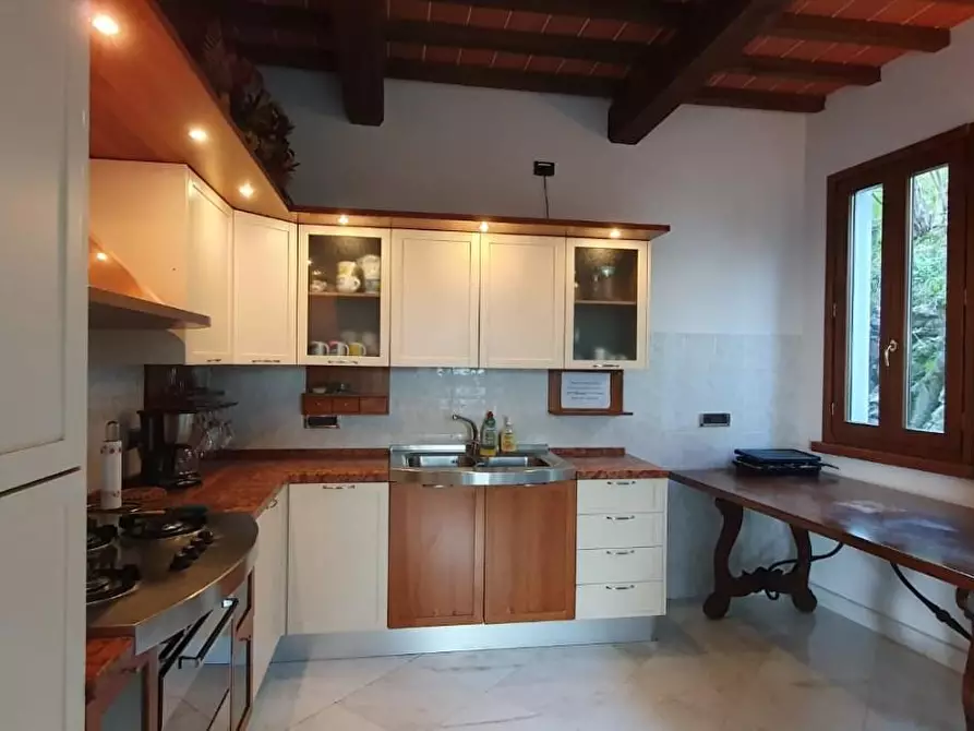 Immagine 48 di Villa in vendita  a Pescia