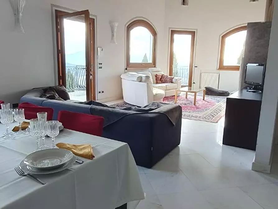 Immagine 49 di Villa in vendita  a Pescia