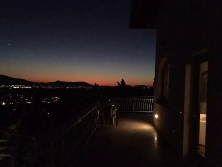 Immagine 17 di Villa in vendita  a Pescia