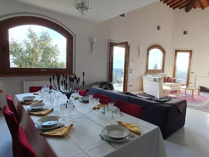 Immagine 50 di Villa in vendita  a Pescia