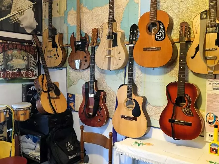 Immagine 10 di Casa indipendente in vendita  a Lucca