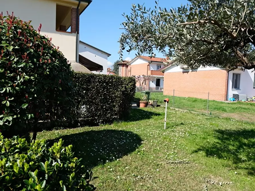 Immagine 25 di Casa indipendente in vendita  a Lucca