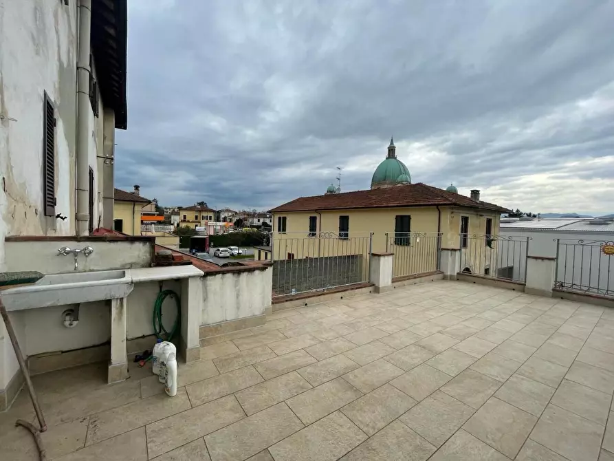 Immagine 14 di Appartamento in vendita  a Lucca