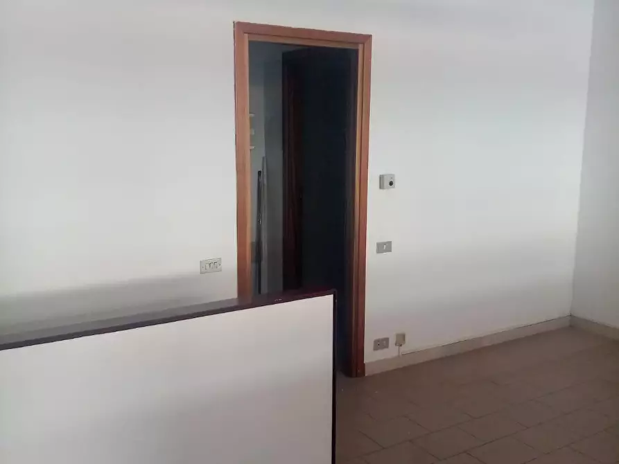 Immagine 6 di Locale commerciale in vendita  a Carrara