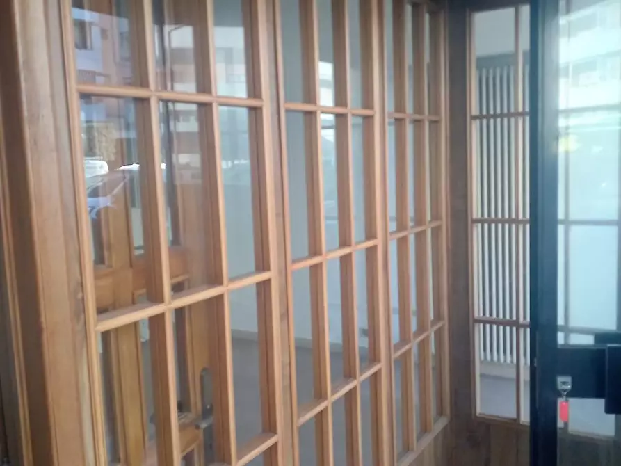 Immagine 2 di Locale commerciale in vendita  a Carrara