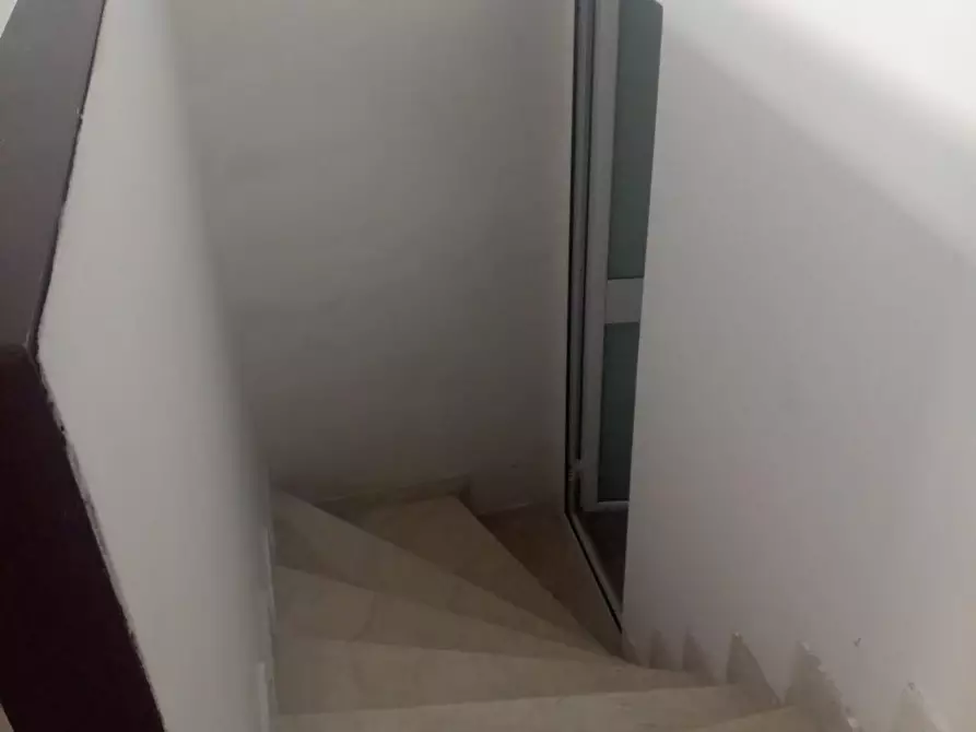 Immagine 9 di Locale commerciale in vendita  a Carrara