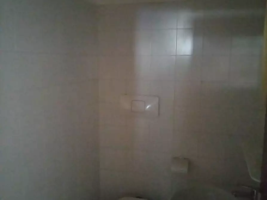 Immagine 5 di Locale commerciale in vendita  a Carrara