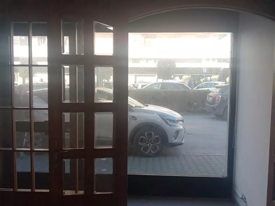 Immagine 4 di Locale commerciale in vendita  a Carrara