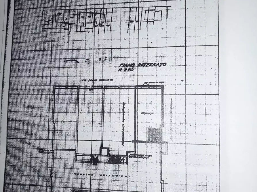 Immagine 10 di Locale commerciale in vendita  a Carrara