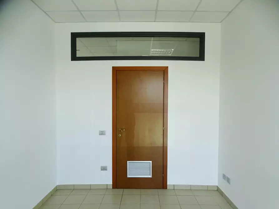 Immagine 6 di Ufficio in affitto  a San Miniato
