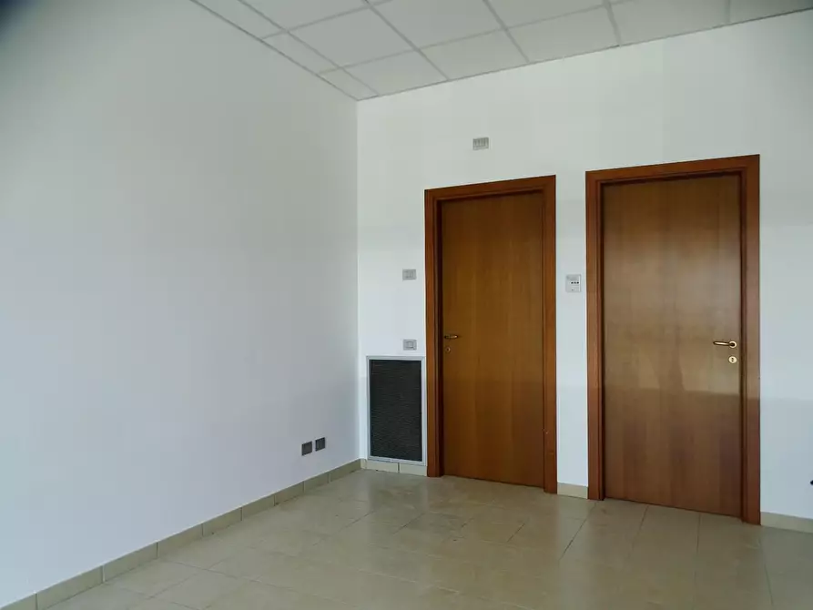 Immagine 9 di Ufficio in affitto  a San Miniato