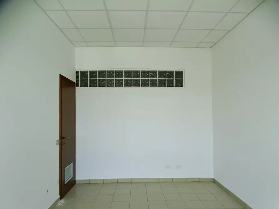 Immagine 8 di Ufficio in affitto  a San Miniato