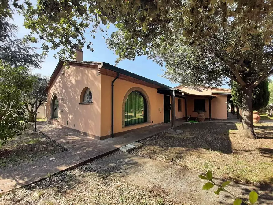 Immagine 1 di Villa in vendita  a Cecina