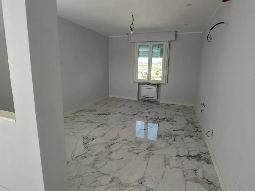 Immagine 25 di Mansarda in affitto  a Empoli