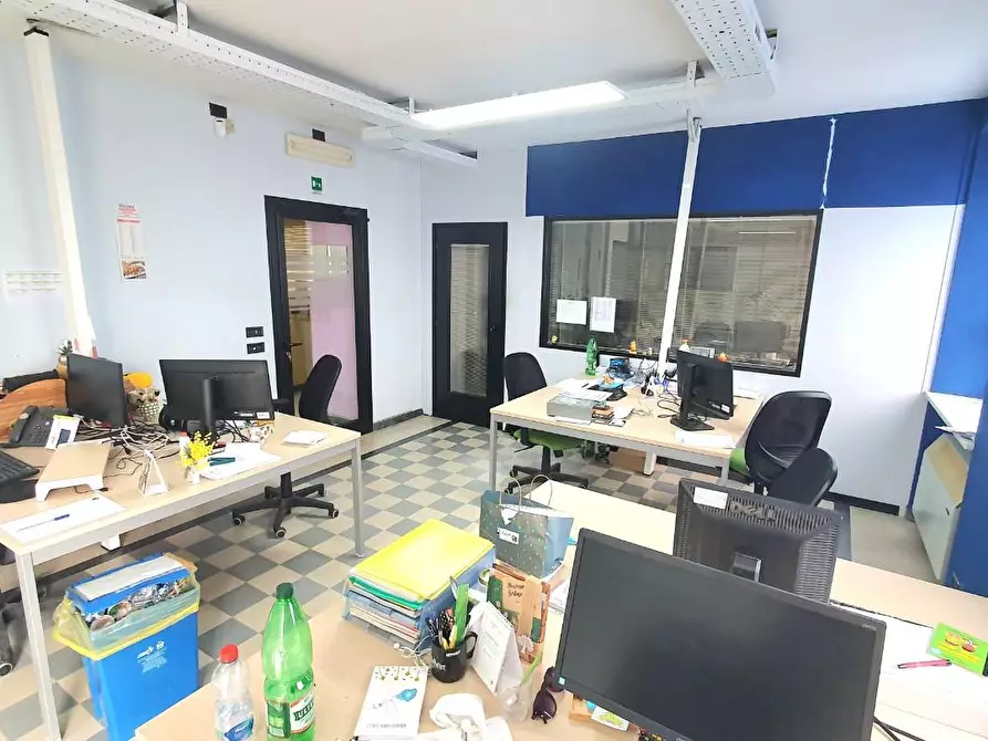 Immagine 24 di Ufficio in vendita  a Capannori