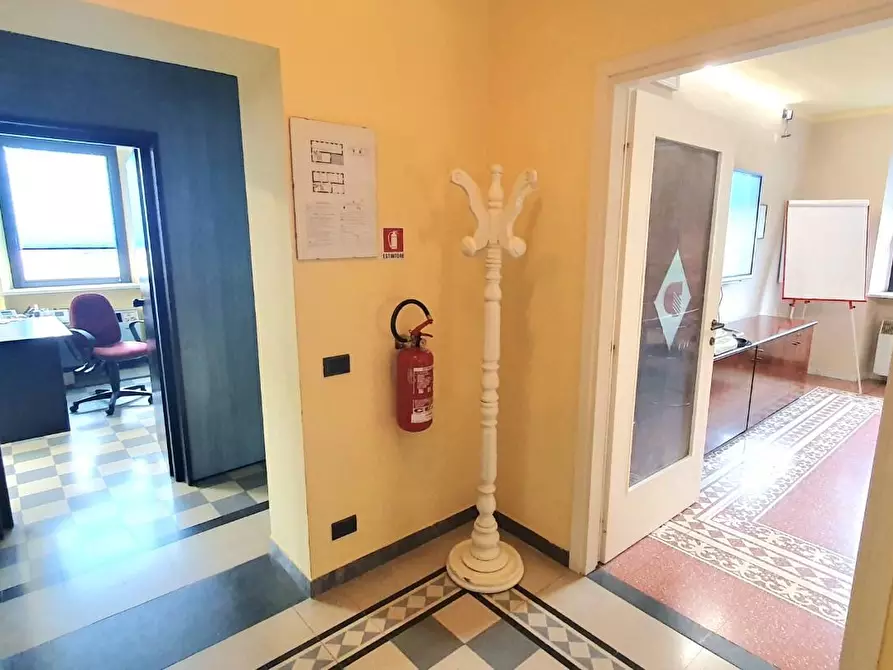 Immagine 28 di Ufficio in vendita  a Capannori