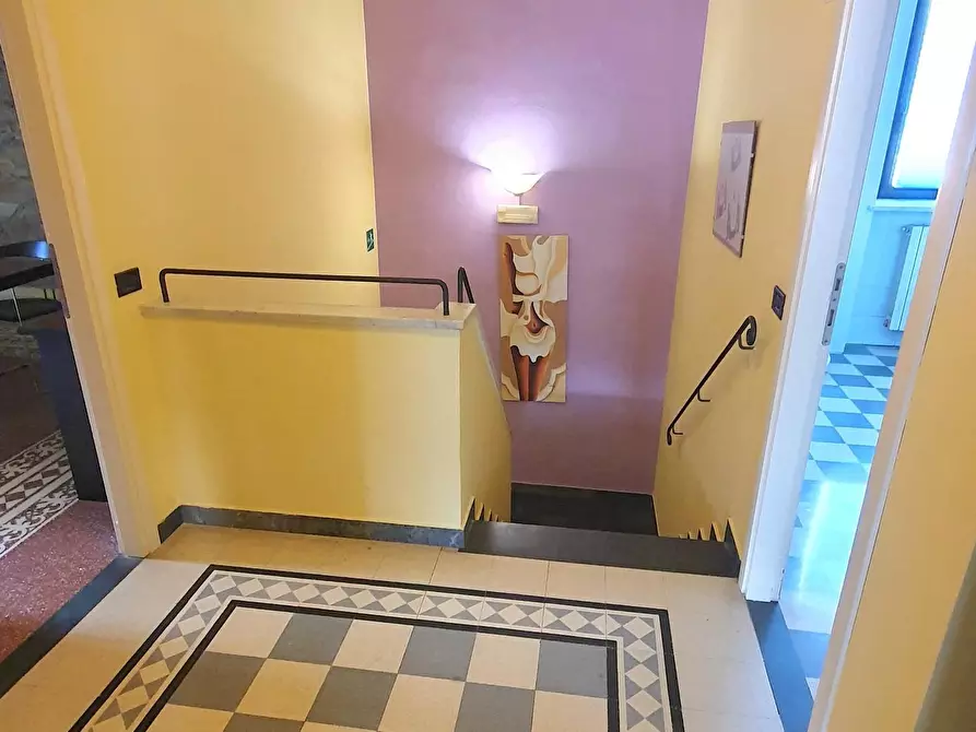 Immagine 42 di Ufficio in vendita  a Capannori