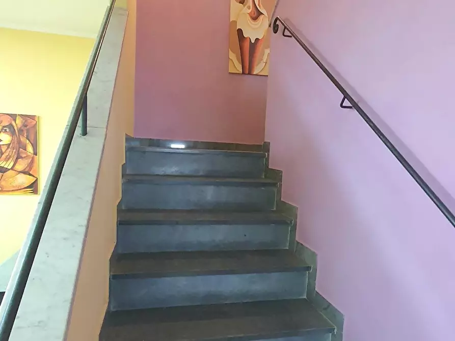 Immagine 26 di Ufficio in vendita  a Capannori