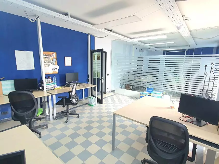 Immagine 20 di Ufficio in vendita  a Capannori