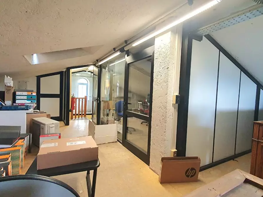 Immagine 45 di Ufficio in vendita  a Capannori