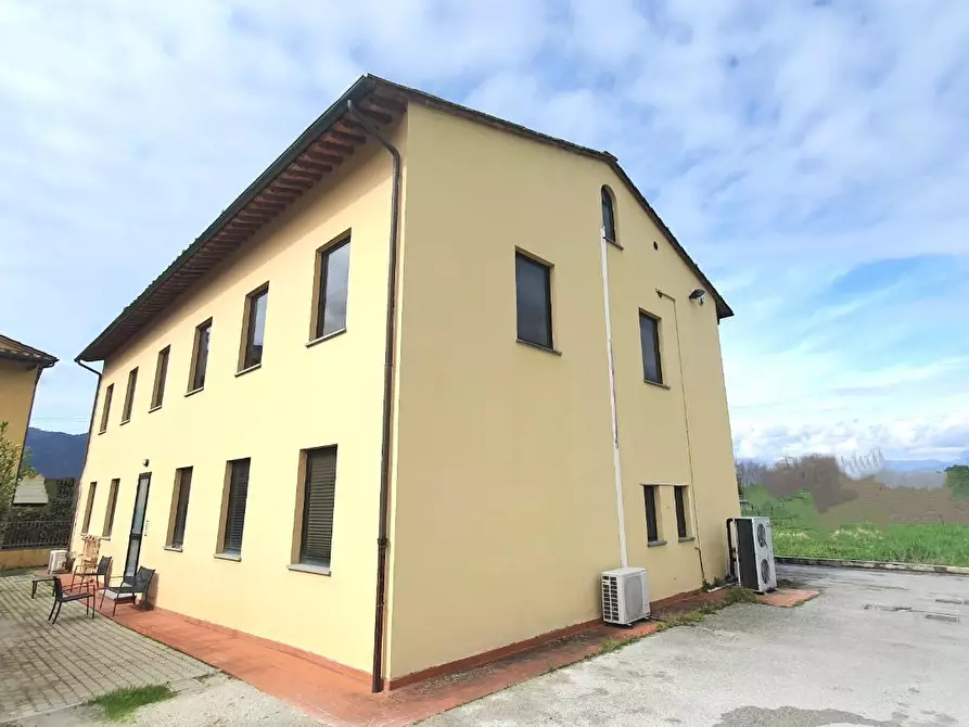 Immagine 47 di Ufficio in vendita  a Capannori