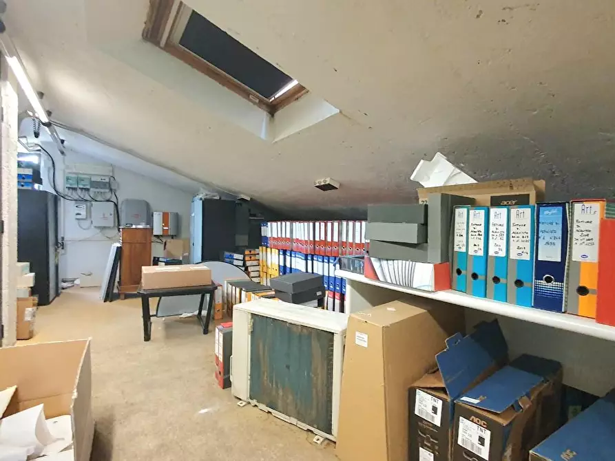 Immagine 44 di Ufficio in vendita  a Capannori