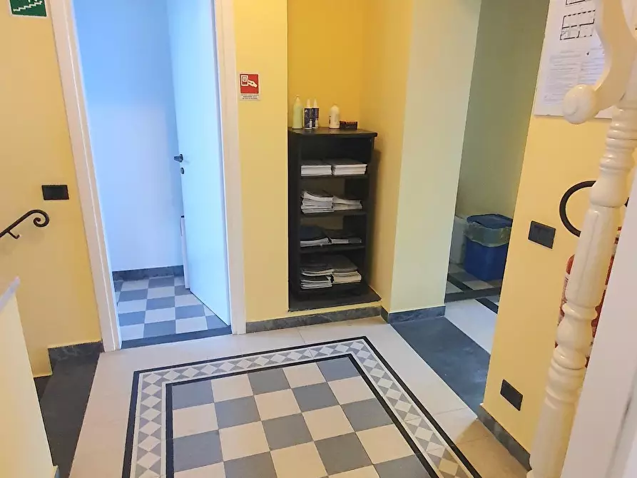 Immagine 34 di Ufficio in vendita  a Capannori
