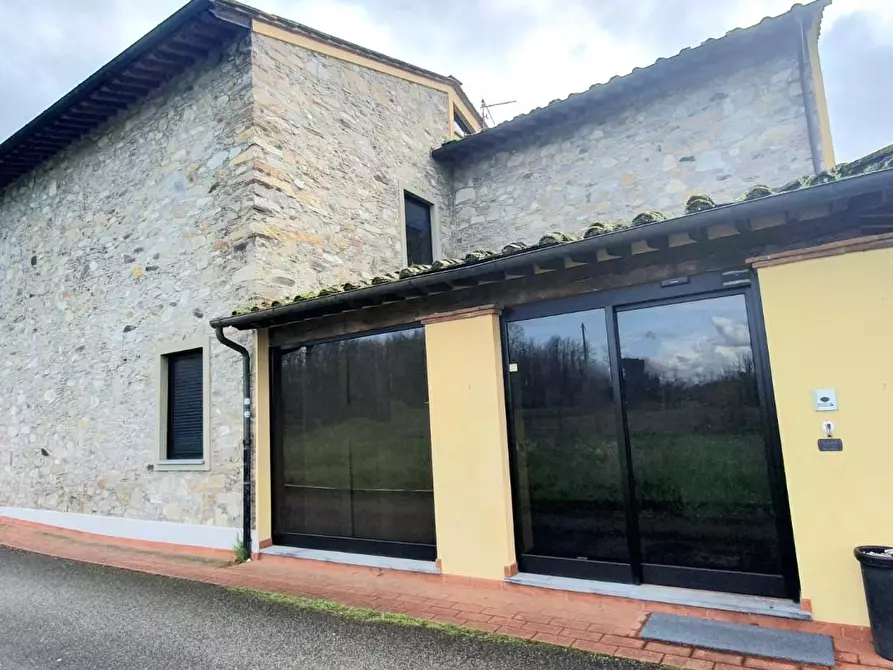 Immagine 46 di Ufficio in vendita  a Capannori