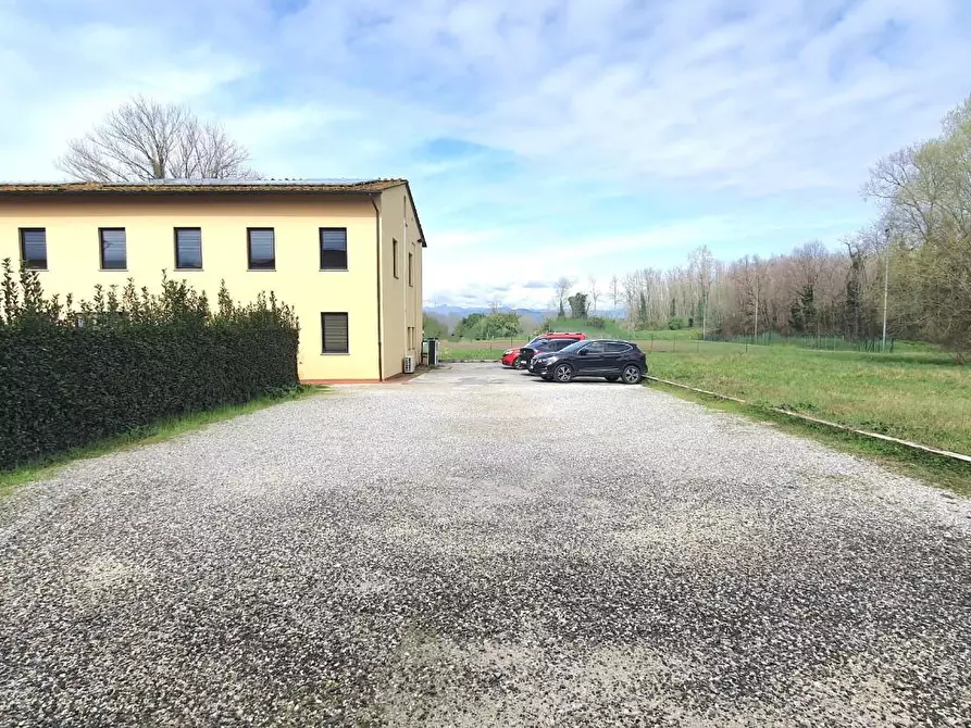 Immagine 48 di Ufficio in vendita  a Capannori