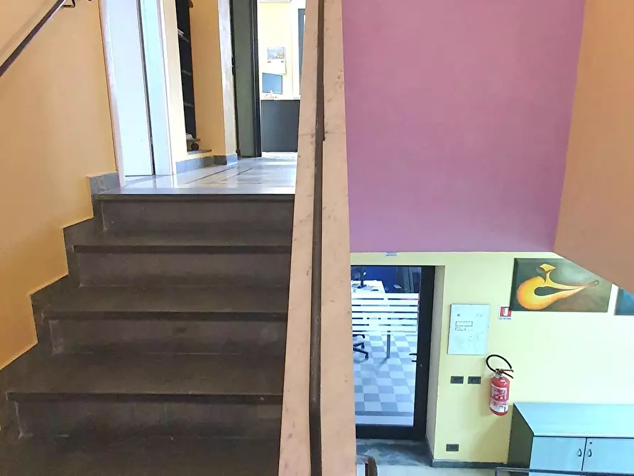 Immagine 27 di Ufficio in vendita  a Capannori