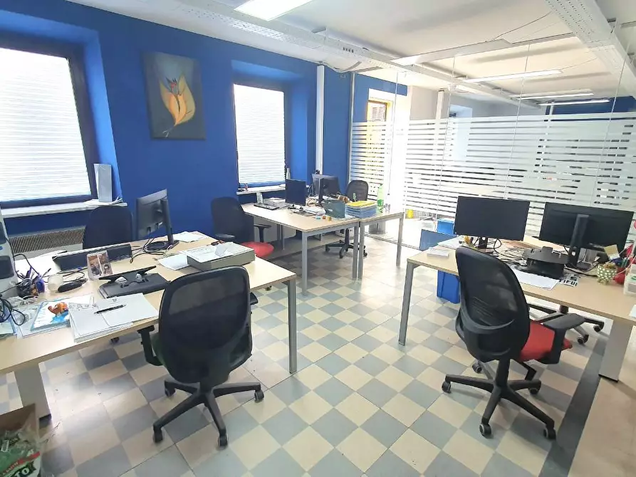 Immagine 22 di Ufficio in vendita  a Capannori