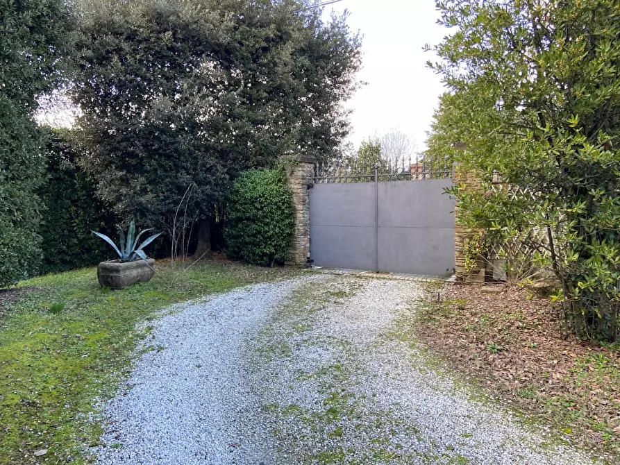Immagine 12 di Villa in vendita  a Capannori