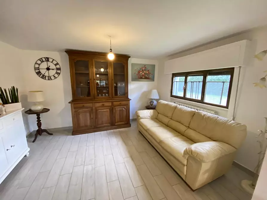 Immagine 27 di Villa in vendita  a Capannori