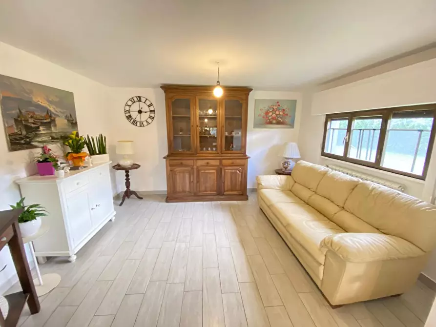 Immagine 28 di Villa in vendita  a Capannori