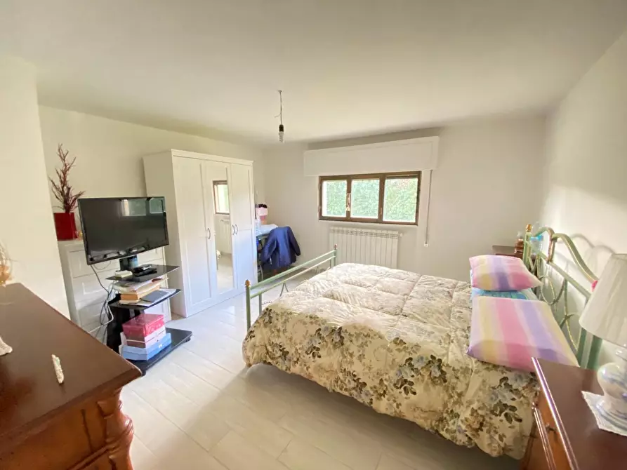 Immagine 32 di Villa in vendita  a Capannori