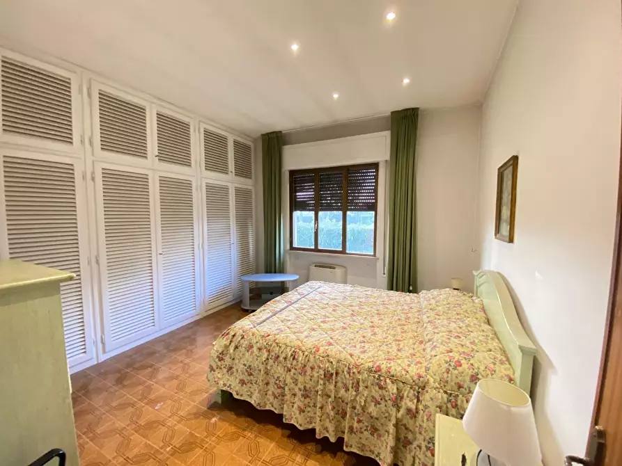 Immagine 19 di Villa in vendita  a Capannori