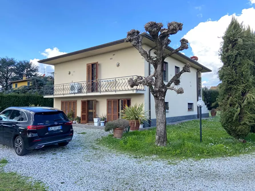 Immagine 7 di Villa in vendita  a Capannori