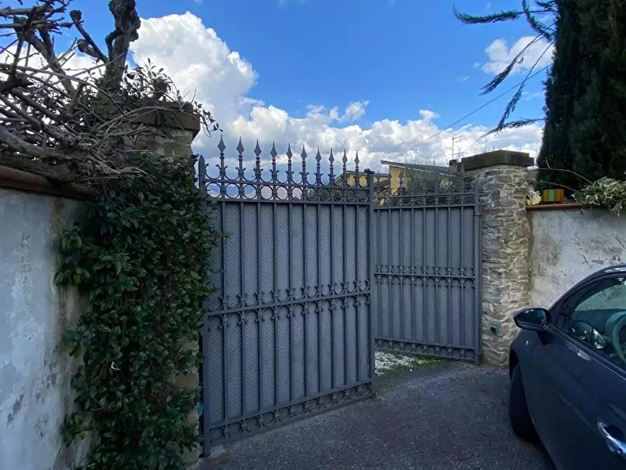 Immagine 4 di Villa in vendita  a Capannori