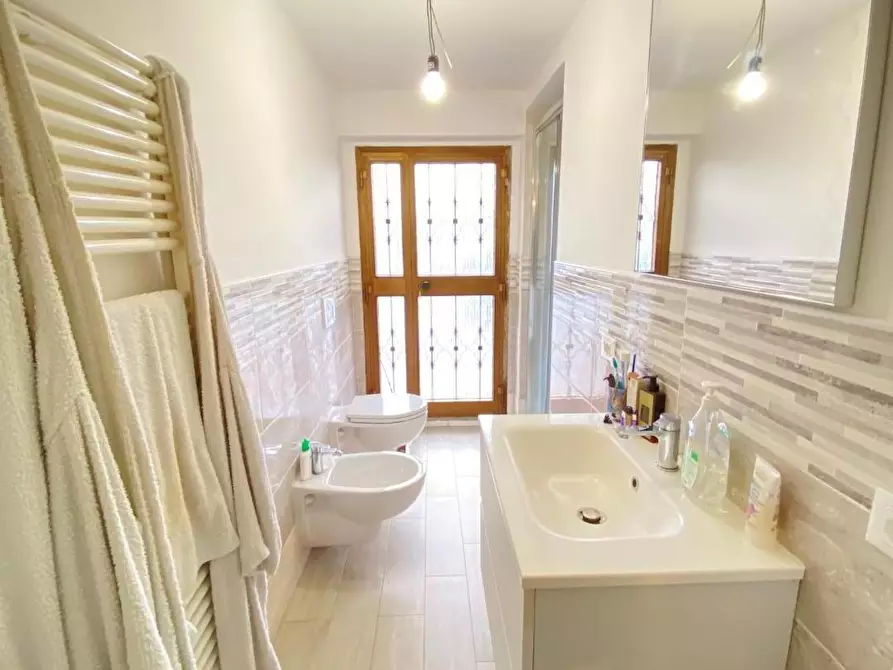 Immagine 33 di Villa in vendita  a Capannori