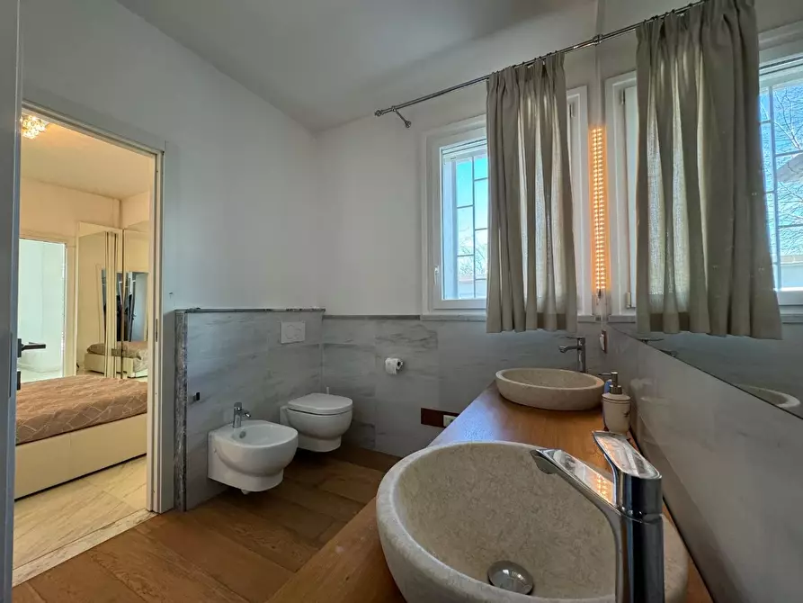 Immagine 17 di Villa in affitto  a Massa