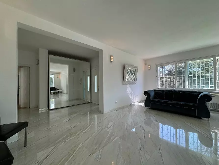 Immagine 4 di Villa in affitto  a Massa