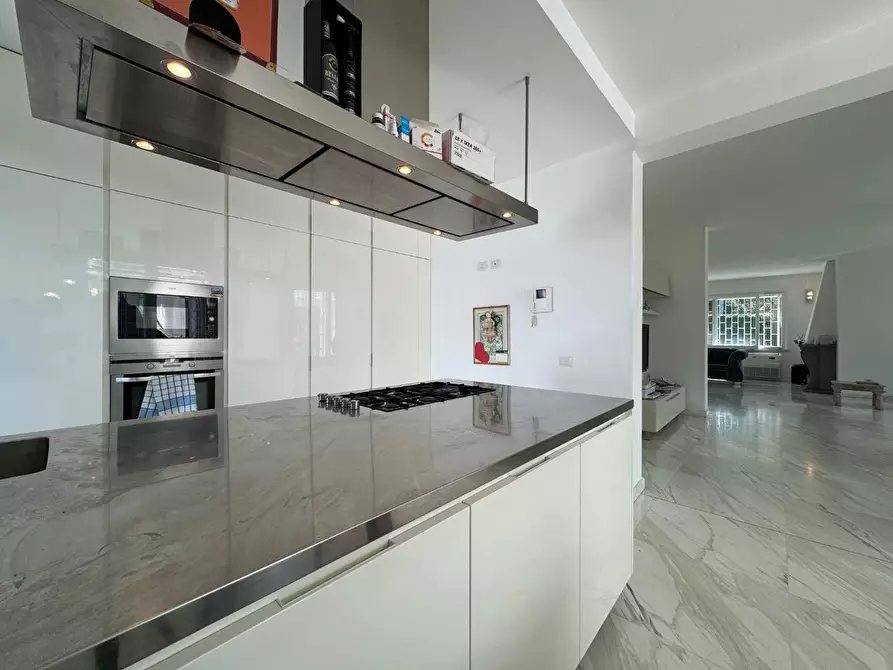 Immagine 28 di Villa in affitto  a Massa