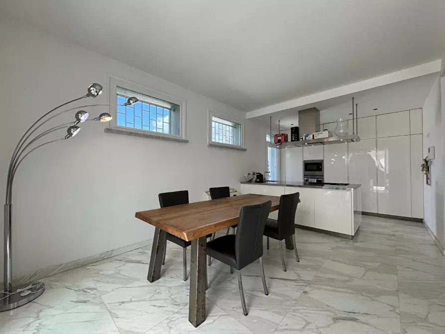 Immagine 19 di Villa in affitto  a Massa