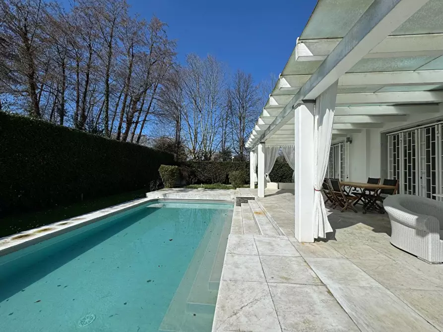 Immagine 27 di Villa in affitto  a Massa