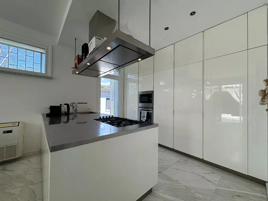 Immagine 20 di Villa in affitto  a Massa