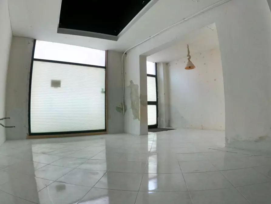 Immagine 3 di Negozio in vendita  a Poggibonsi